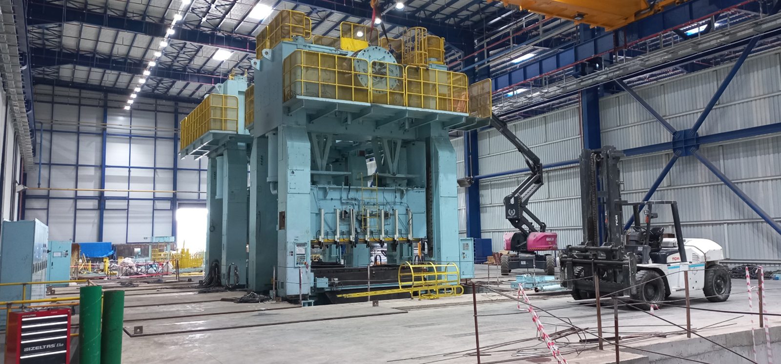 Fabrika içinde makine kurulumu ve montaj çalışması